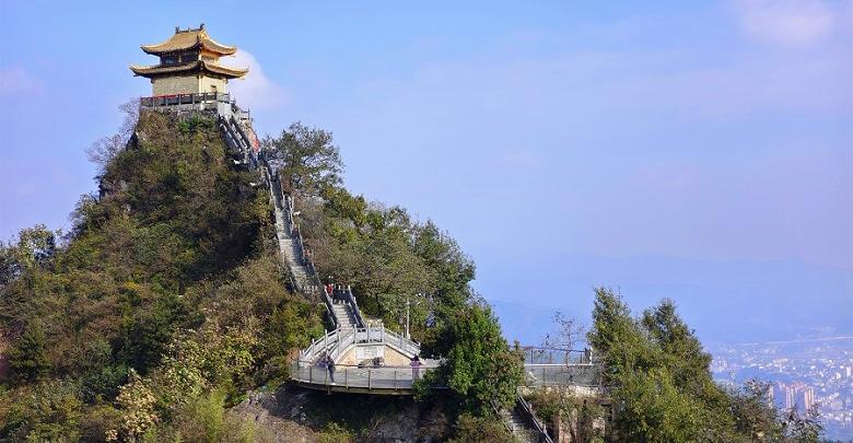 飛山秋色引客來